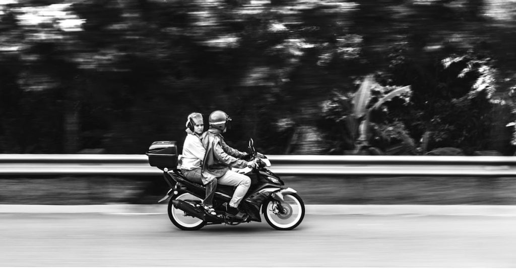 découvrez tout ce qu'il faut savoir sur les motos pour débutants. guide pratique, conseils, et astuces pour bien choisir votre première moto et profiter de la liberté de la route en toute sécurité.
