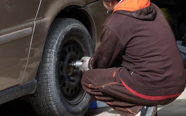 remplacez vos pneus en toute confiance ! nos services de remplacement de pneus offrent une expertise professionnelle, des équipements de pointe et des conseils personnalisés pour garantir votre sécurité sur la route. contactez-nous dès maintenant pour un rendez-vous rapide et efficace.