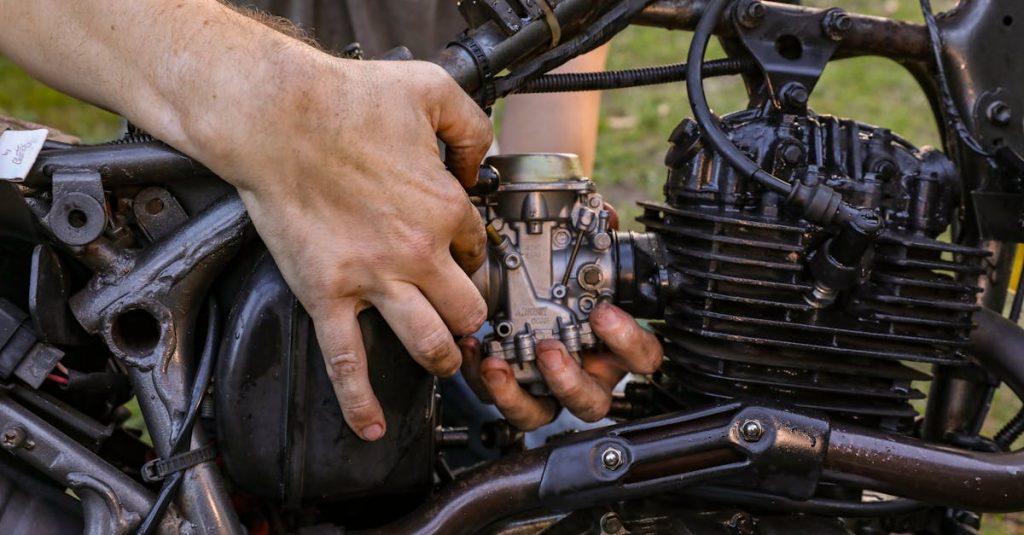 découvrez comment vérifier l'huile de votre motocyclette pour garantir un fonctionnement optimal de votre moteur. suivez nos conseils pratiques pour maintenir votre véhicule en excellent état et prolonger sa durée de vie.