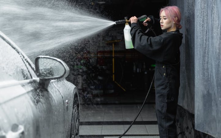 découvrez des conseils et des astuces pour un nettoyage intérieur efficace de votre maison. apprenez à éliminer la poussière et les taches de manière optimale, tout en préservant l'hygiène de vos espaces de vie.