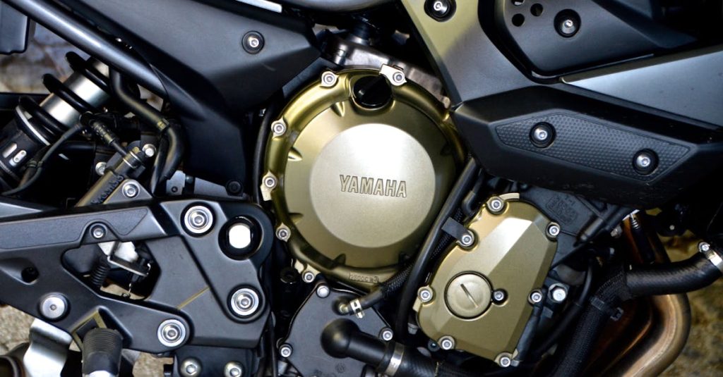 découvrez les différences clés entre les motos et les voitures dans notre comparaison détaillée. explorez les avantages et les inconvénients de chaque moyen de transport, ainsi que leurs impacts sur le style de vie, la consommation de carburant et la mobilité urbaine.