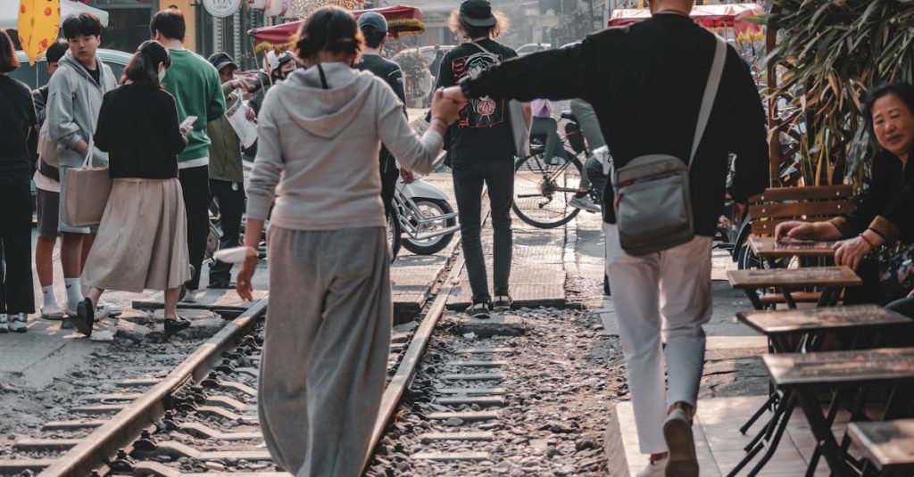 découvrez les enjeux et les solutions du transport urbain moderne. analyse des systèmes de mobilité durable, des innovations technologiques et des efforts pour réduire la congestion urbaine et améliorer la qualité de vie en ville.