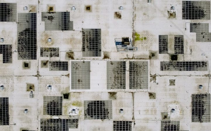 découvrez les meilleures pratiques pour l'entretien de votre toiture. assurez la longévité de votre toit avec des conseils d'experts sur la maintenance préventive et les réparations nécessaires.