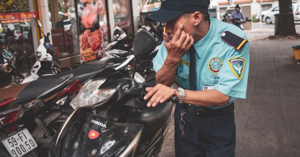 découvrez les vérifications essentielles après un accident de moto. assurez votre sécurité et celle de votre véhicule en suivant nos conseils pratiques pour évaluer les dommages, recueillir des preuves et mener à bien les démarches administratives.
